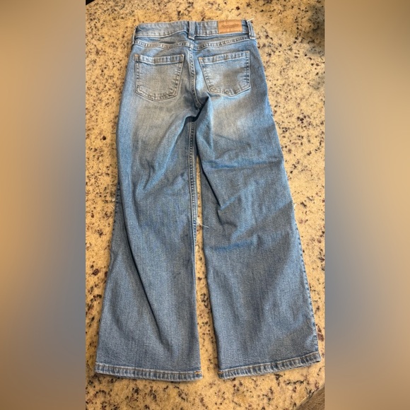 Abercrombie Kids High Rise Wide Leg Distressed Jeans - 5/6 LONG - Picture 2 of 4